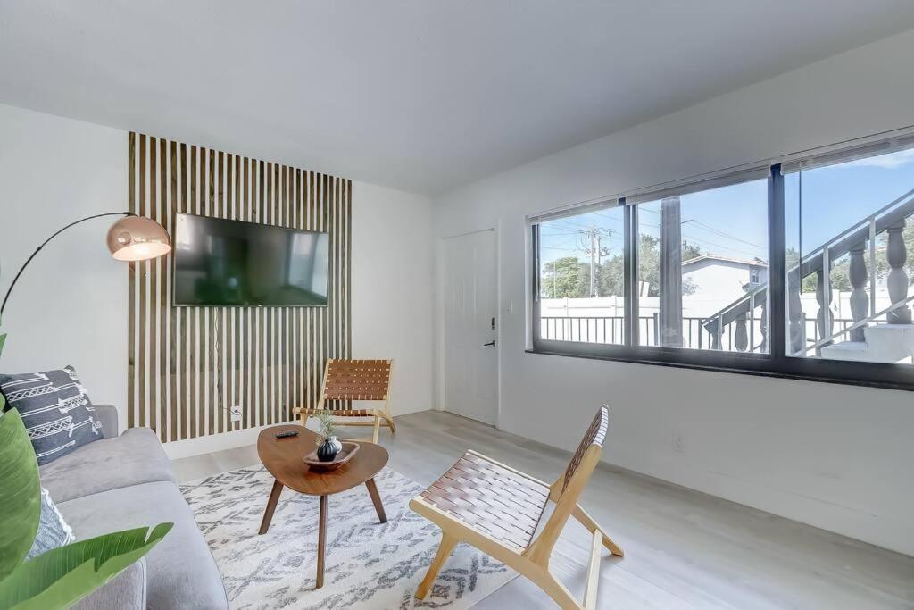 Chic Retreat: 2Br Apartment! Fort Lauderdale Eksteriør bilde