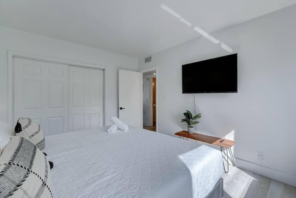 Chic Retreat: 2Br Apartment! Fort Lauderdale Eksteriør bilde