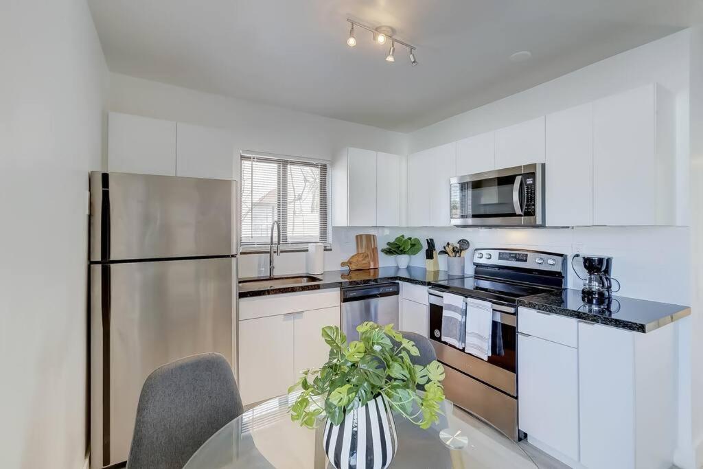Chic Retreat: 2Br Apartment! Fort Lauderdale Eksteriør bilde