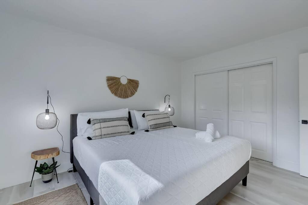 Chic Retreat: 2Br Apartment! Fort Lauderdale Eksteriør bilde