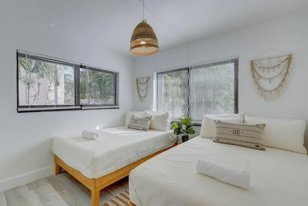 Chic Retreat: 2Br Apartment! Fort Lauderdale Eksteriør bilde