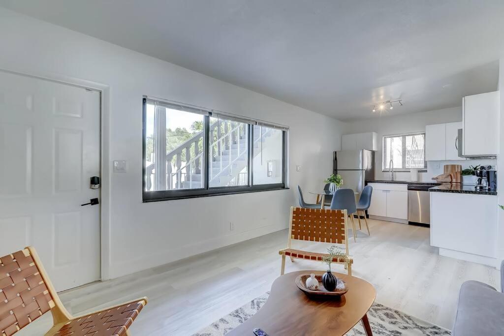 Chic Retreat: 2Br Apartment! Fort Lauderdale Eksteriør bilde