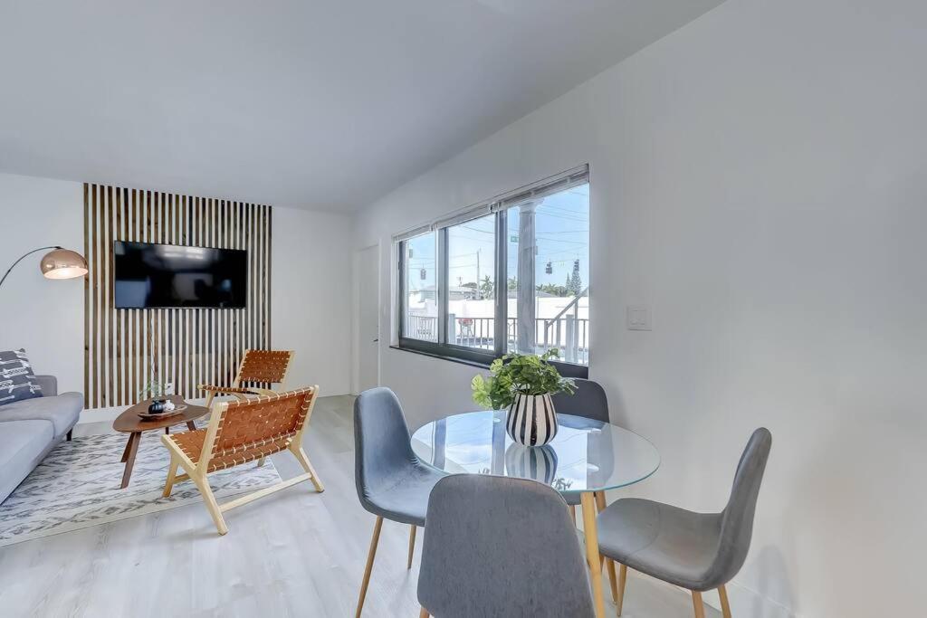 Chic Retreat: 2Br Apartment! Fort Lauderdale Eksteriør bilde