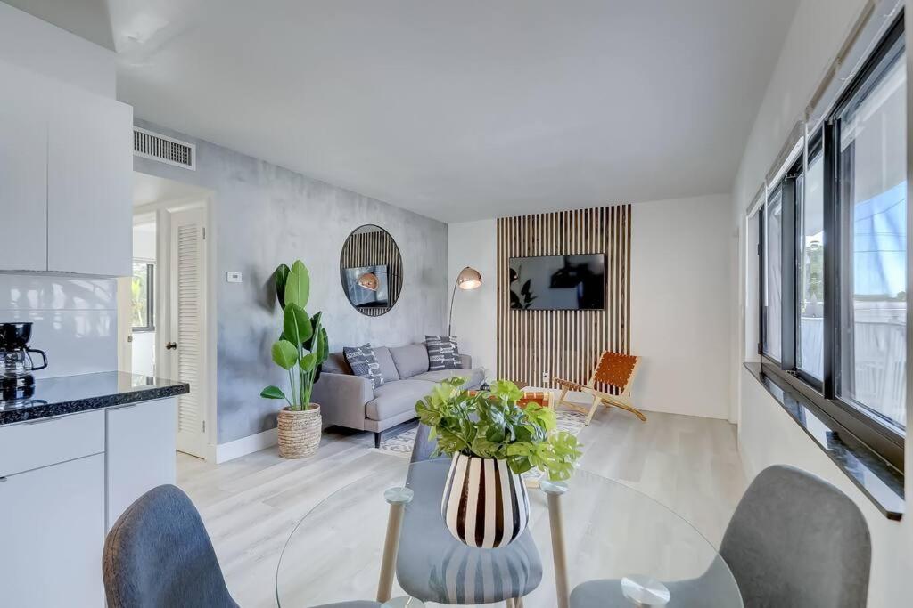 Chic Retreat: 2Br Apartment! Fort Lauderdale Eksteriør bilde